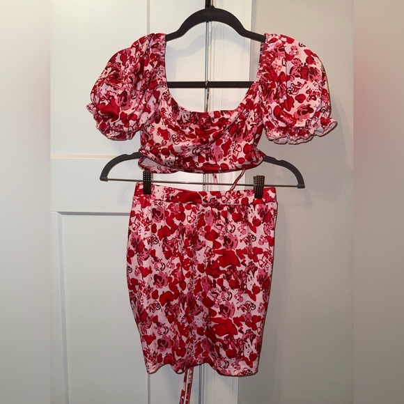 NWOT SHEIN Pink and Red Floral Top - Picture 2 of 4